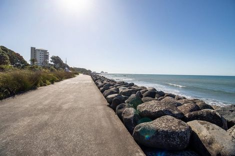 Photo of property in Devonport Apartments, 21/127 Saint Aubyn Street, New Plymouth, 4310