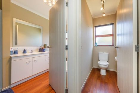 Photo of property in 40 Geneva Terrace, Kelvin Grove, Palmerston North, 4414