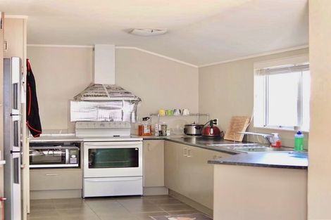 Photo of property in 5 Newington Road, Henderson, Auckland, 0612