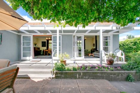 Photo of property in 7 Cambridge Terrace, Taradale, Napier, 4112