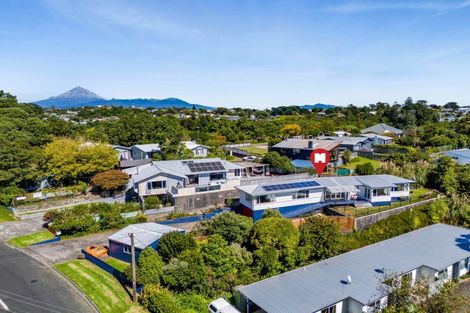 Photo of property in 52 Queens Road, Glen Avon, New Plymouth, 4312