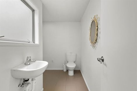 Photo of property in 9 Garmons Way, Castor Bay, Auckland, 0620