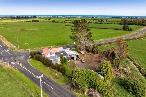 Photo of property in 2124 Eltham Road, Awatuna, Hawera, 4679