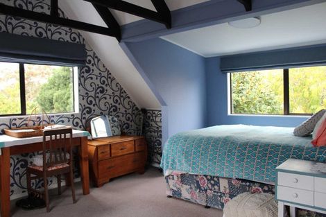 Photo of property in 26 Springdale Grove, Fitzherbert, Palmerston North, 4410