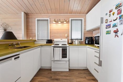 Photo of property in 12 Matakatia Parade, Matakatia, Whangaparaoa, 0930