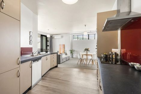 Photo of property in Endeavour Apartments, 18/125u Thorndon Quay, Pipitea, Wellington, 6011
