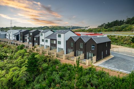 Photo of property in 84 Ara Paiwhenua, Tawa, Wellington, 5028