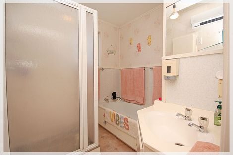 Photo of property in 12 Nuku Street, Tangimoana, 4822