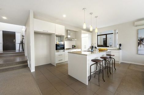 Photo of property in 16 Oak View Terrace, Schnapper Rock, Auckland, 0632
