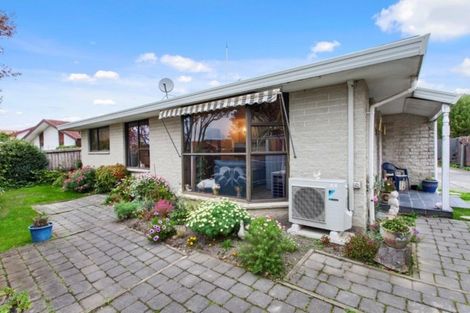 Photo of property in 37 Karnak Crescent, Russley, Christchurch, 8042