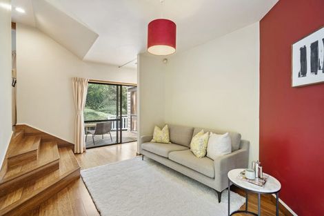 Photo of property in 15 Trelawny Place, Hillcrest, Auckland, 0627