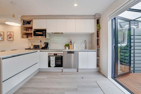 Photo of property in 44 Waipuhinui Way, Wiri, Auckland, 2104