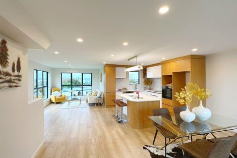 Photo of property in 10f Robert Burke Place, Henderson, Auckland, 0612