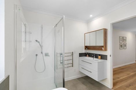 Photo of property in 6 Albizia Grove, Waikanae, 5036