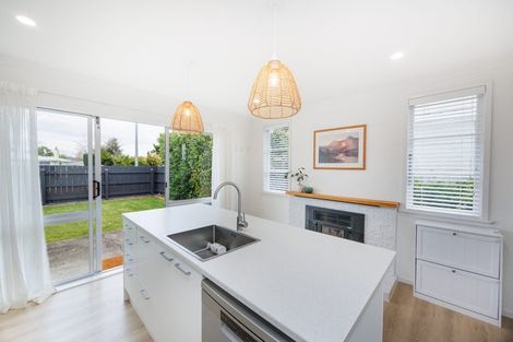 Photo of property in 37 Waterloo Crescent, Hokowhitu, Palmerston North, 4410