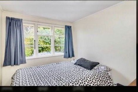 Photo of property in 1 Wakefield Terrace, Tawa, Wellington, 5028