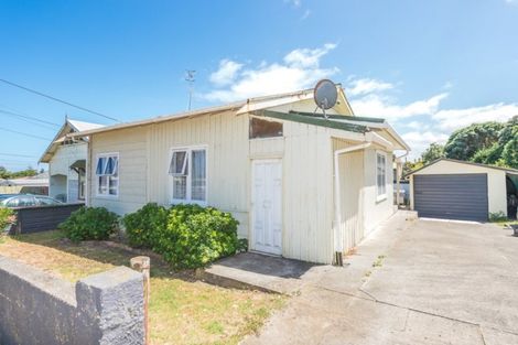 Photo of property in 17 Manuka Street, Castlecliff, Whanganui, 4501