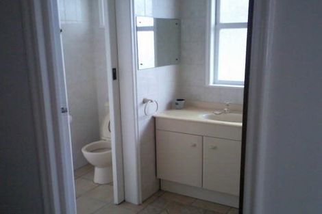 Photo of property in 35 Holland Road, Hillcrest, Auckland, 0627