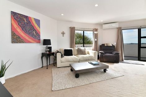 Photo of property in 18 Montcalm Close, Orewa, 0931