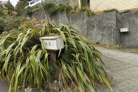 Photo of property in 88 Newlands Road, Newlands, Wellington, 6037