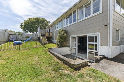 Photo of property in 43 Woodleigh Street, Frankleigh Park, New Plymouth, 4310