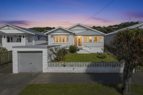 Photo of property in 33 Palm Avenue, Lyall Bay, Wellington, 6022