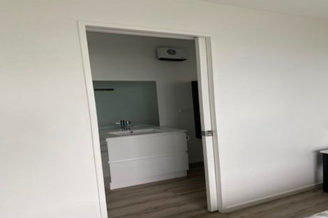 Photo of property in 23 Signallers Grove, Strathmore Park, Wellington, 6022