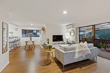 Photo of property in 22 Redfern Lane, Glenfield, Auckland, 0629