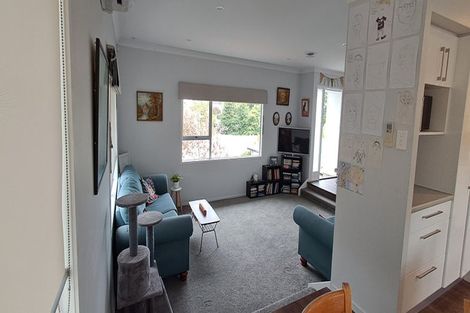 Photo of property in 15 Mile Place, Henderson, Auckland, 0612