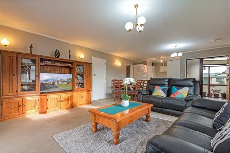 Photo of property in 37 Peppertree Glade, Kelvin Grove, Palmerston North, 4414