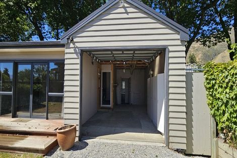 Photo of property in 17 Heuchan Lane, Wanaka, 9305