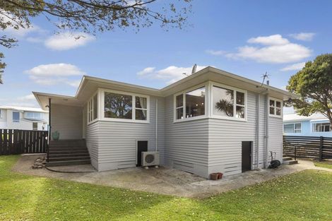 Photo of property in 11 Pelorous Street, Paparangi, Wellington, 6037