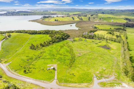 Photo of property in 186 Metcalfe Road, Matakohe, 0593