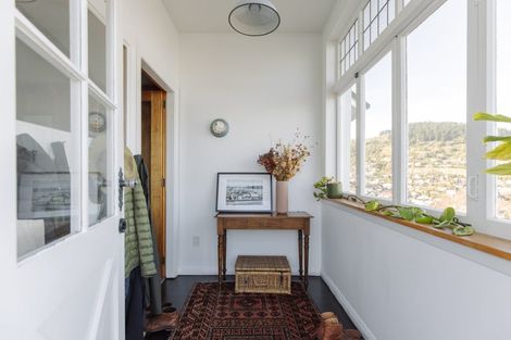 Photo of property in 2 Selwyn Road, Lyttelton, 8082