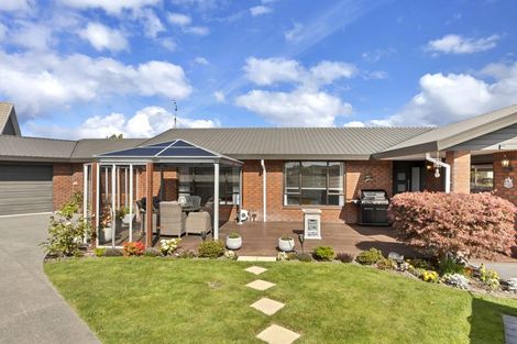 Photo of property in 14 Creese Place, Redwood, Christchurch, 8051