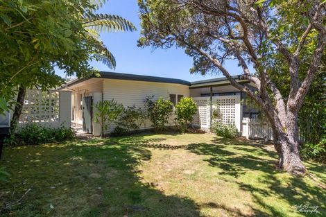 Photo of property in 6 Ardal Grove, Tirohanga, Lower Hutt, 5010