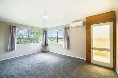 Photo of property in 2/40 Blakeborough Drive, Forrest Hill, Auckland, 0620