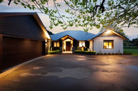 Photo of property in 7 Titirangi Drive, Fitzherbert, Palmerston North, 4471