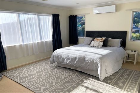 Photo of property in 211 Westchester Drive, Churton Park, Wellington, 6037