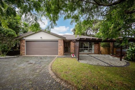 Photo of property in 27 Mckinley Road, Sunnyvale, Auckland, 0612