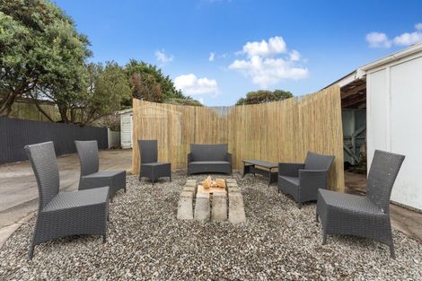 Photo of property in 27 Manuka Street, Otaki Beach, Otaki, 5512