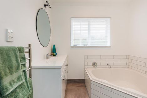 Photo of property in 5 Olive Grove, Highbury, Palmerston North, 4412