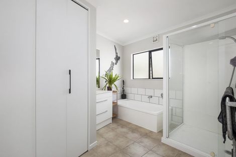 Photo of property in 20 Shackle Lane, Whitby, Porirua, 5024