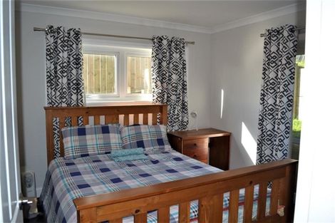 Photo of property in 11 Madeira Close, Whitby, Porirua, 5024