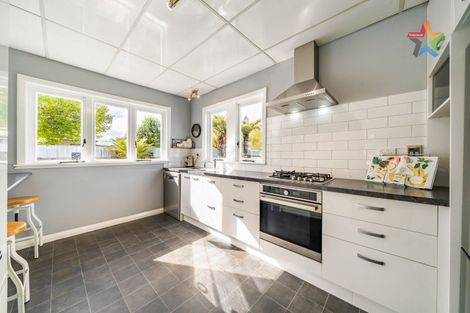 Photo of property in 10 Golf Road, Manor Park, Lower Hutt, 5019