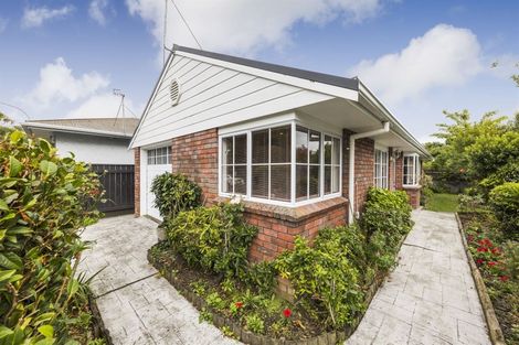 Photo of property in 2a Duna Place, Takaro, Palmerston North, 4412