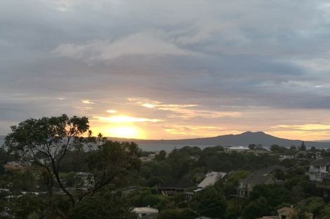 Photo of property in 180 Browns Bay Road, Murrays Bay, Auckland, 0630