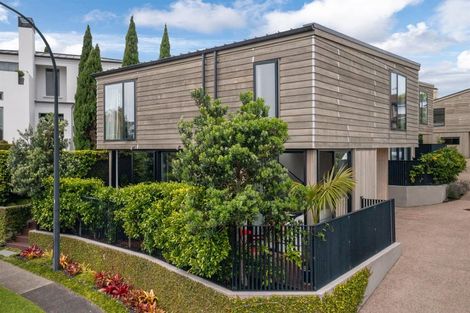 Photo of property in 2a Arthur Crescent, Hauraki, Auckland, 0622