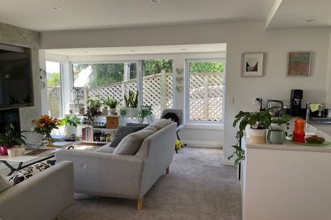 Photo of property in 2u1 Hood Street, Mount Victoria, Wellington, 6011