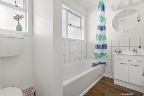Photo of property in 1/165 Severn Street, Island Bay, Wellington, 6023